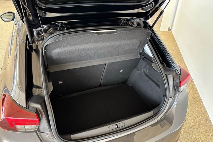 Sort Opel Corsa fra 2021