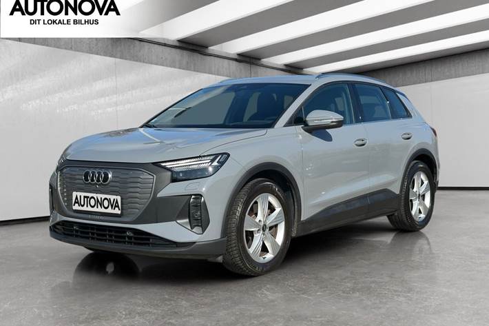 Grå Audi Q4 fra 2023