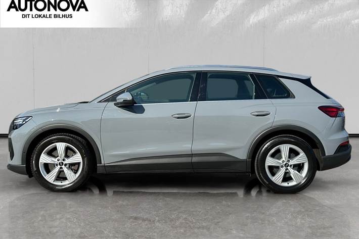 Grå Audi Q4 fra 2023