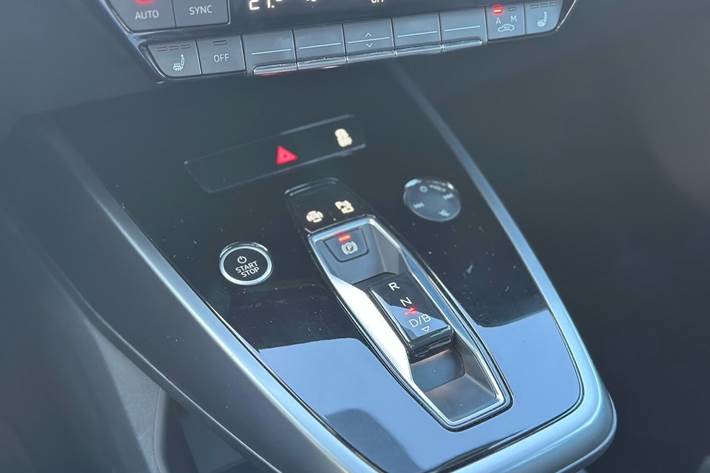 Grå Audi Q4 fra 2023