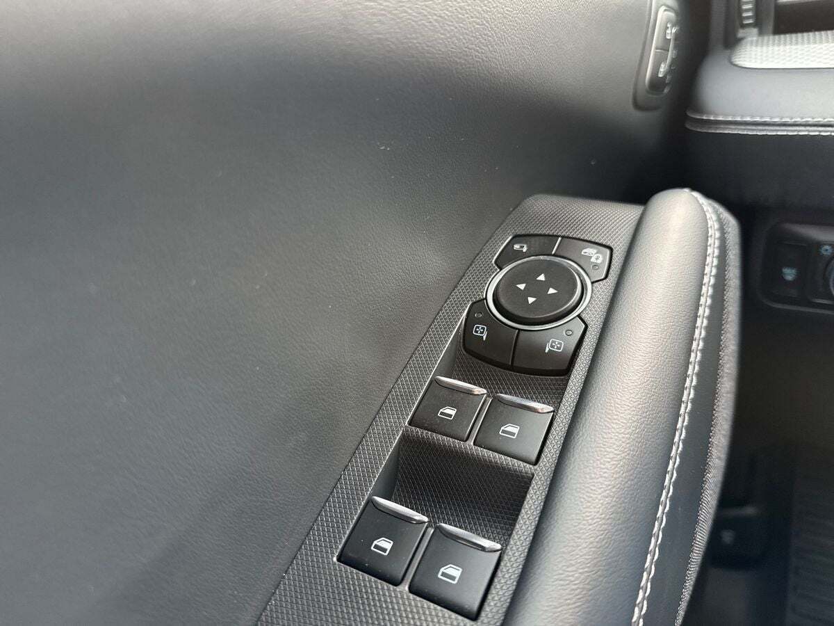 Hvid Ford Mustang Mach-E fra 2021