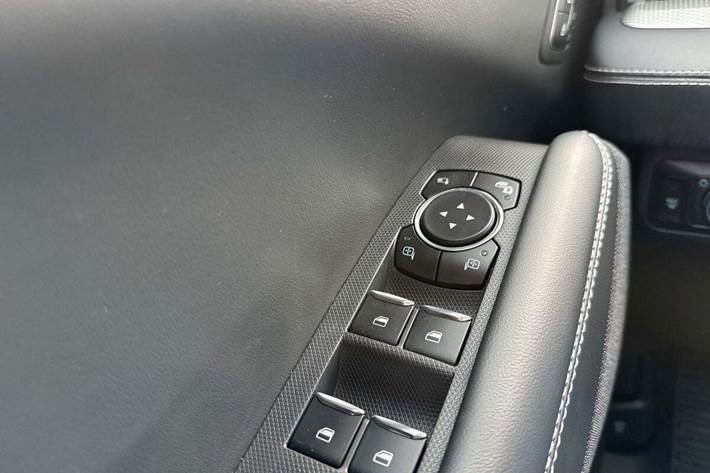 Hvid Ford Mustang Mach-E fra 2021