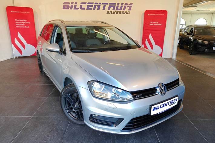 Grå VW Golf VII fra 2017