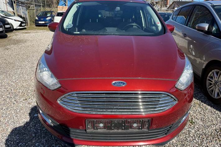 Rød Ford C-MAX fra 2015