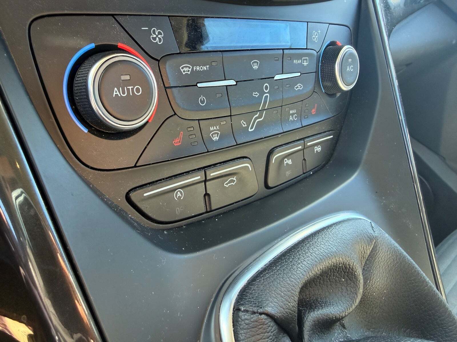 Rød Ford C-MAX fra 2015