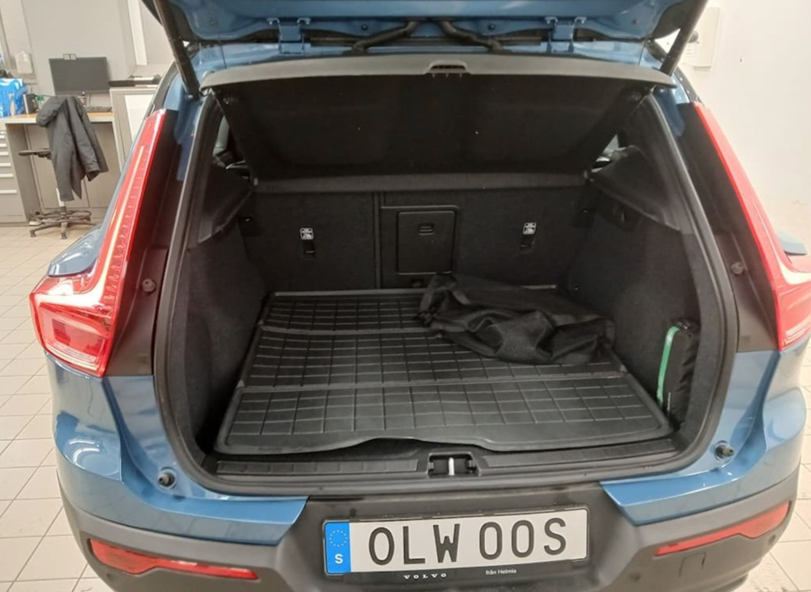 Blå Volvo XC40 fra 2023