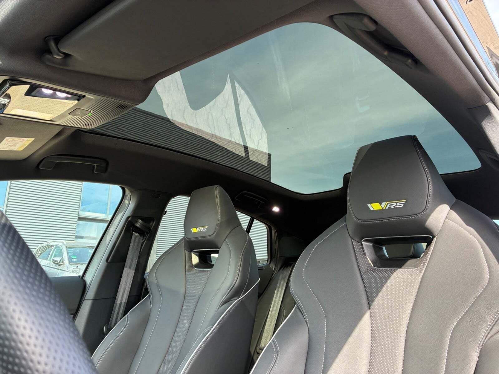 Grå Skoda Enyaq fra 2024