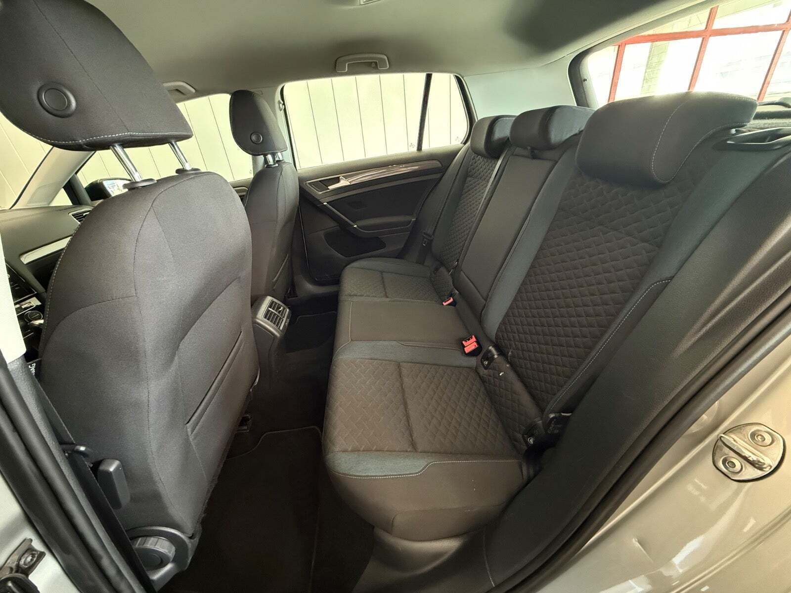 Sølv VW Golf VII fra 2019