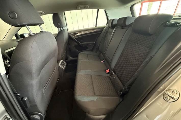 Sølv VW Golf VII fra 2019