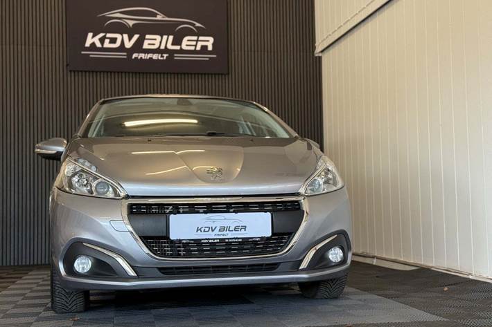 Grå Peugeot 208 fra 2019