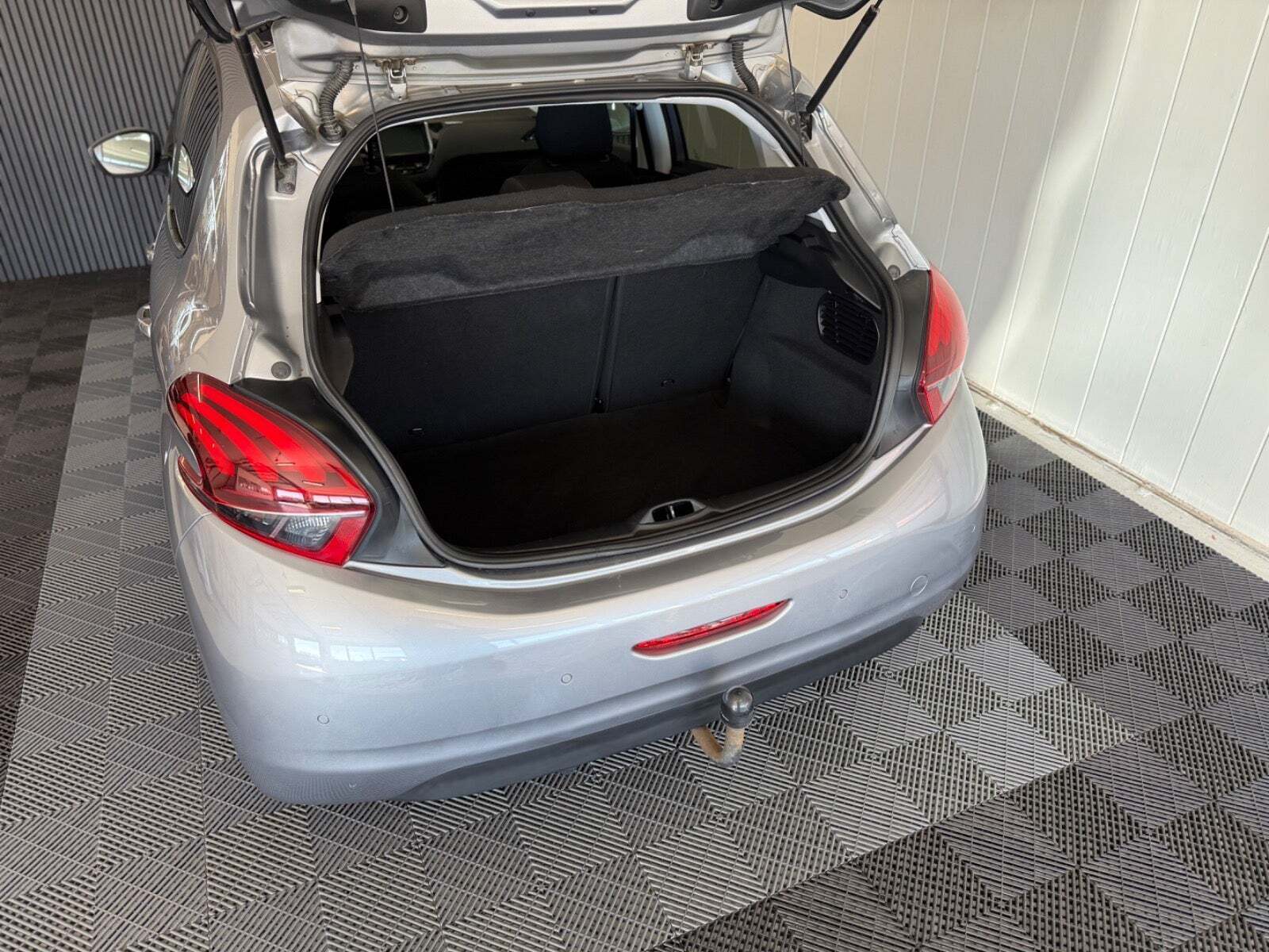 Peugeot 208 1,5 BlueHDi 100 Signature Sky