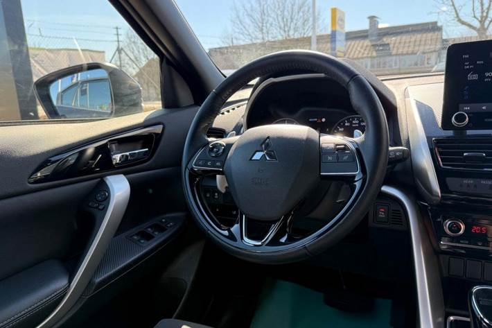 Blå Mitsubishi Eclipse Cross fra 2021