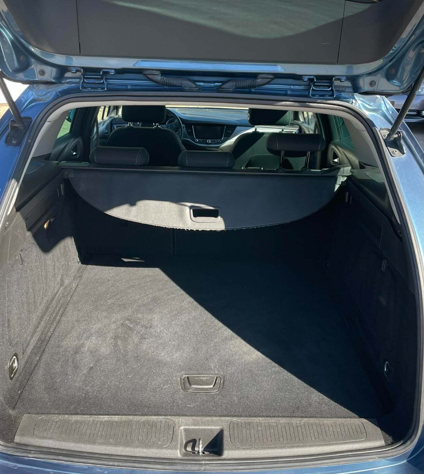 Blå Opel Astra fra 2017