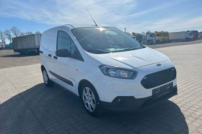 Hvid Ford Transit Courier fra 2023