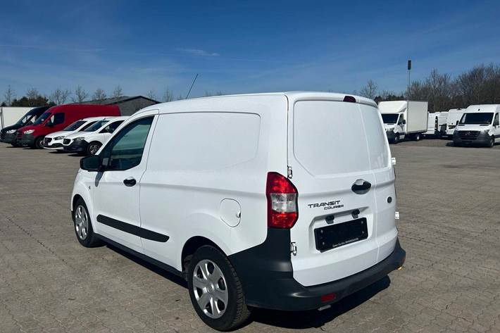 Hvid Ford Transit Courier fra 2023