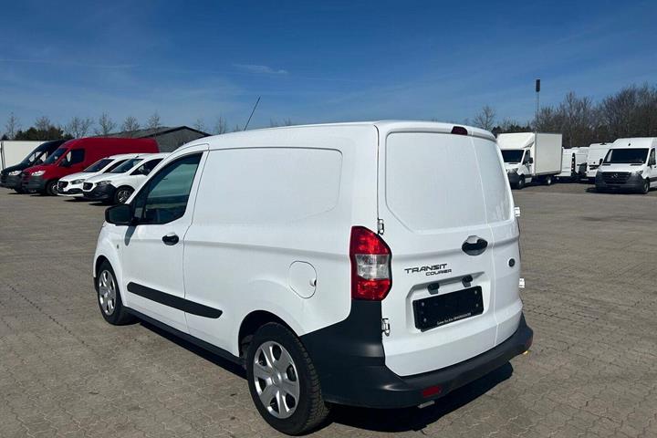 Hvid Ford Transit Courier fra 2023
