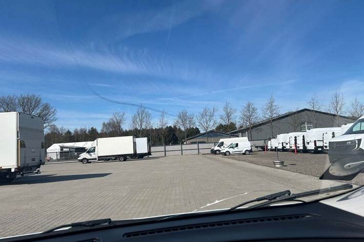 Hvid Ford Transit Courier fra 2023