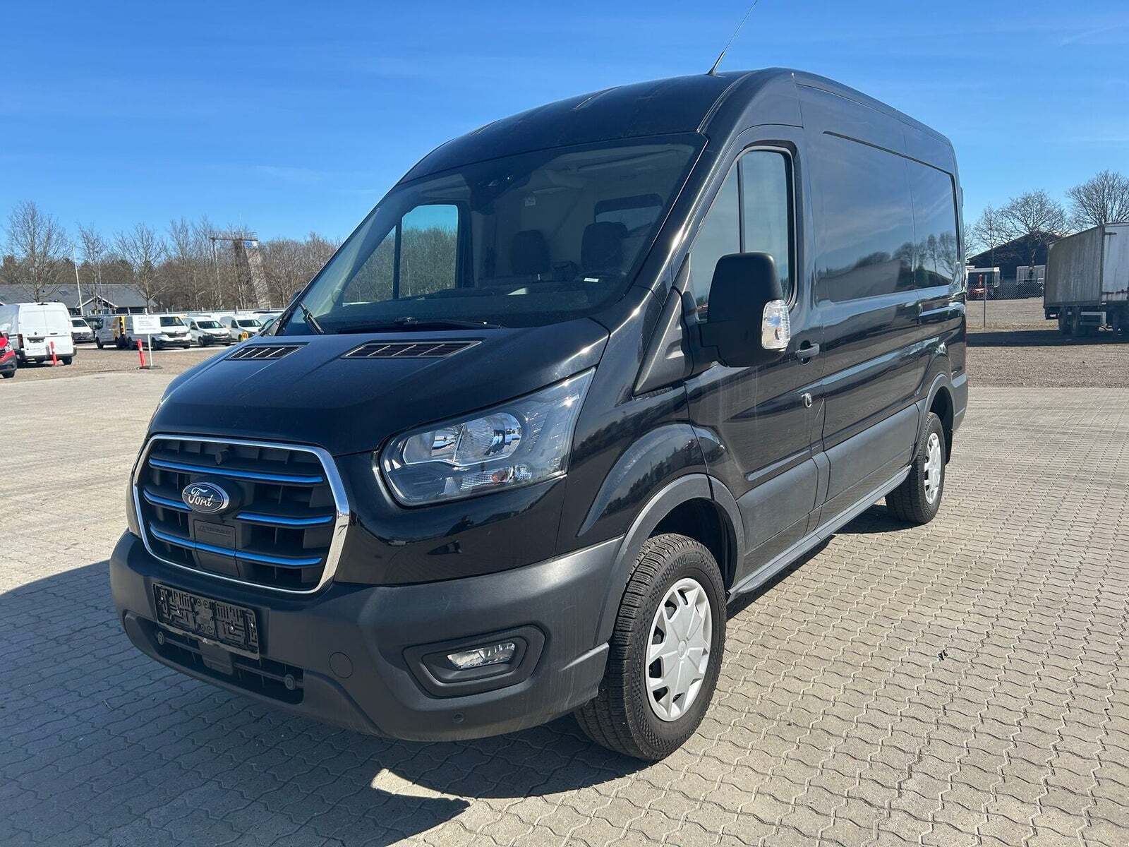 Ford E-Transit 390 L2 Van 68 Trend H2 RWD