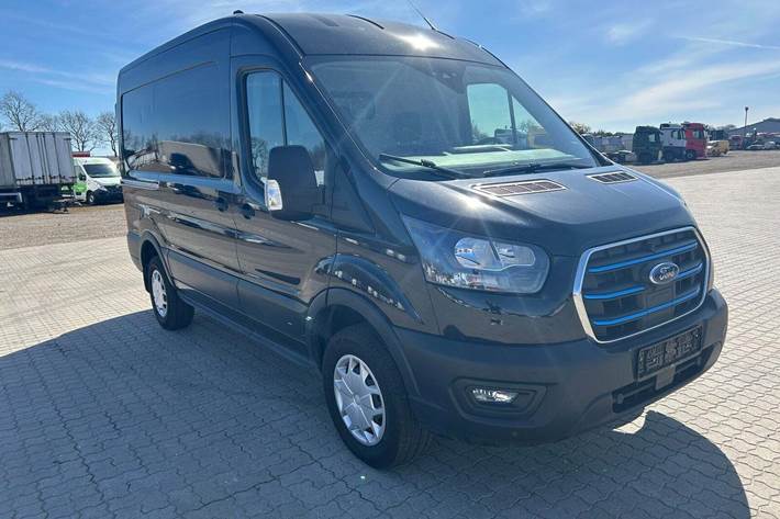 Sort Ford E-Transit 390 L2 Van fra 2022