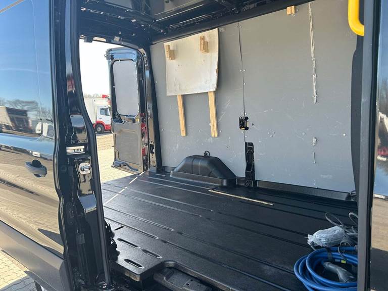 Ford E-Transit 390 L2 Van 68 Trend H2 RWD