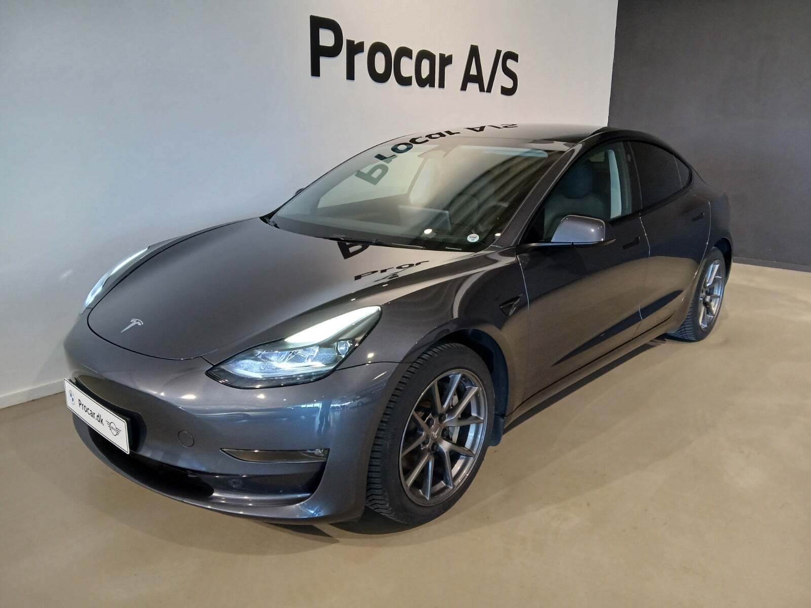 Tesla Model 3 Long Range AWD