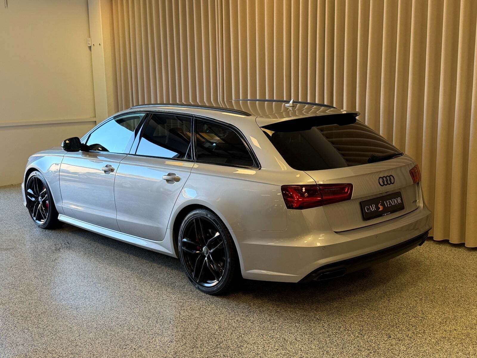 Grå Audi A6 fra 2018