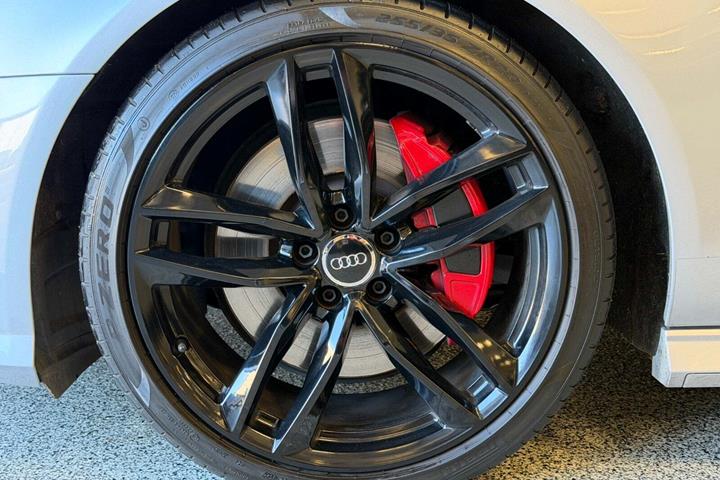 Grå Audi A6 fra 2018