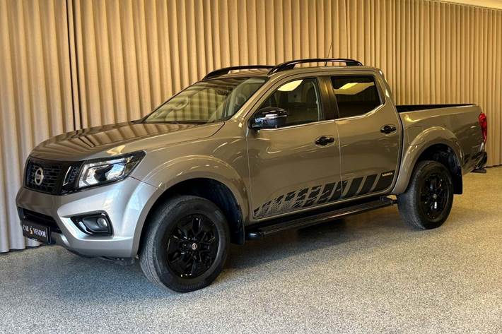 Grå Nissan Navara fra 2019