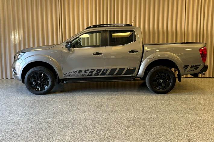 Grå Nissan Navara fra 2019