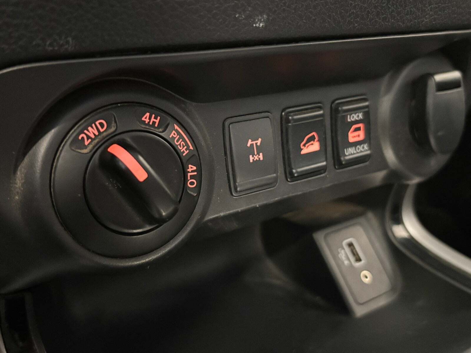 Grå Nissan Navara fra 2019