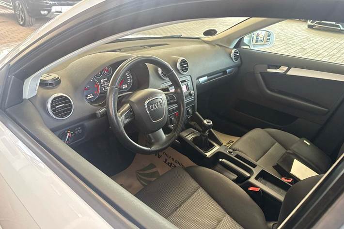 Hvid Audi A3 fra 2011