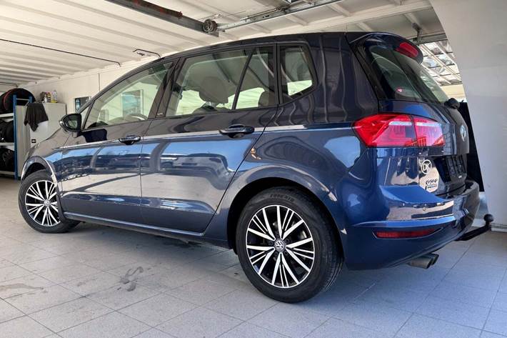 Blå VW Golf Sportsvan fra 2017