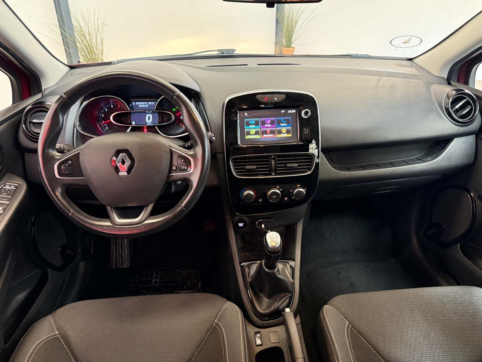 Rød Renault Clio IV fra 2017