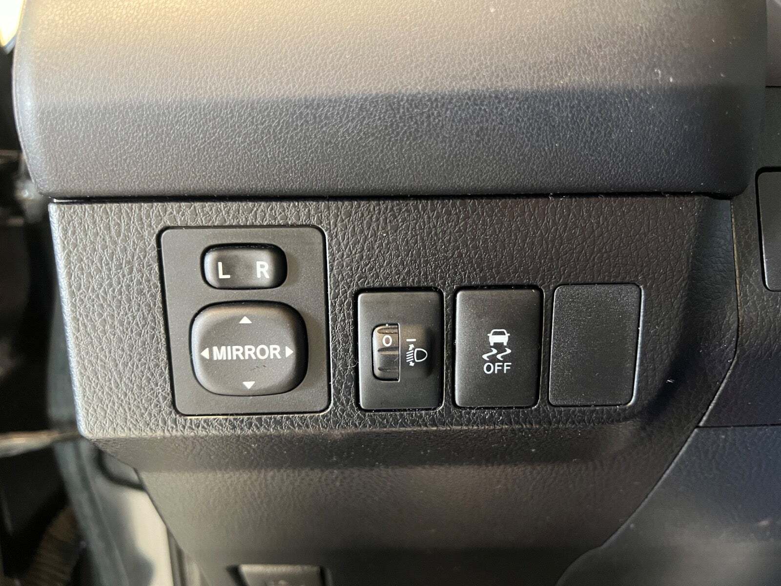 Sort Toyota RAV4 fra 2015