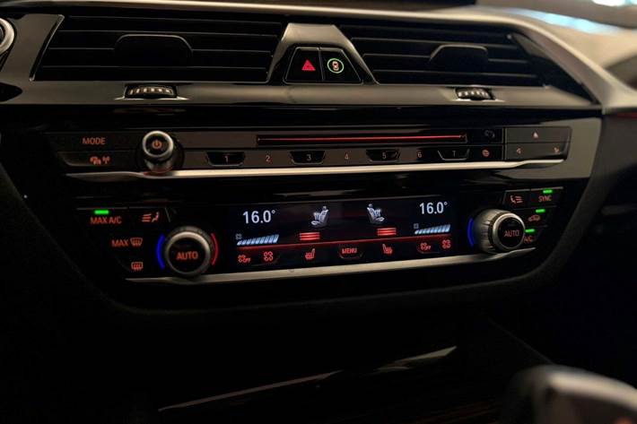 Sort BMW 530e fra 2019