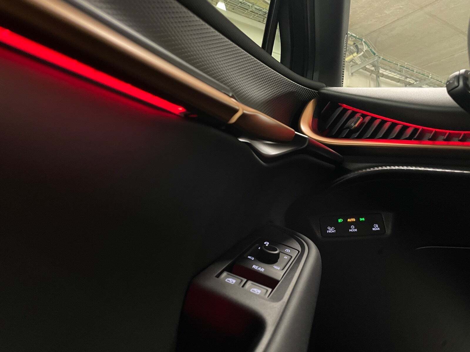 Blå Cupra Tavascan fra 2024