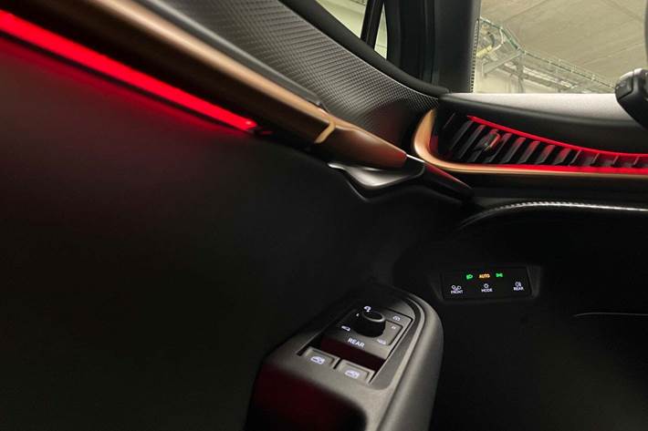 Blå Cupra Tavascan fra 2024