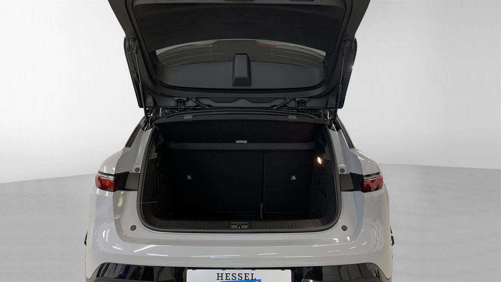 Grå Renault Megane E-Tech fra 2023