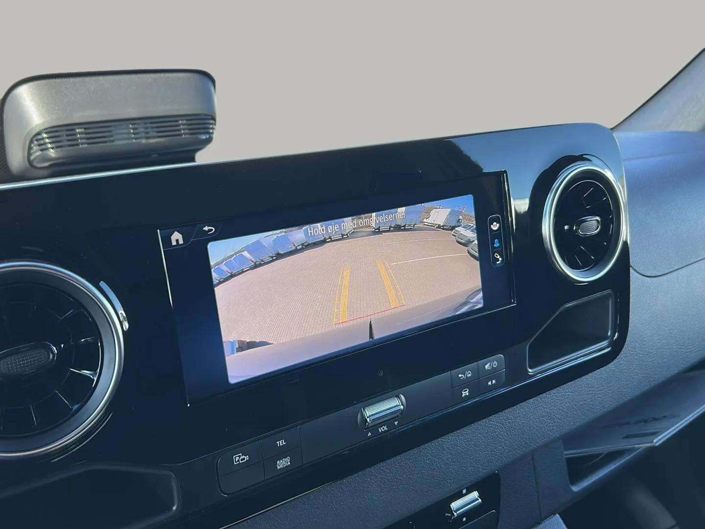 Grå Mercedes Sprinter 317 fra 2024