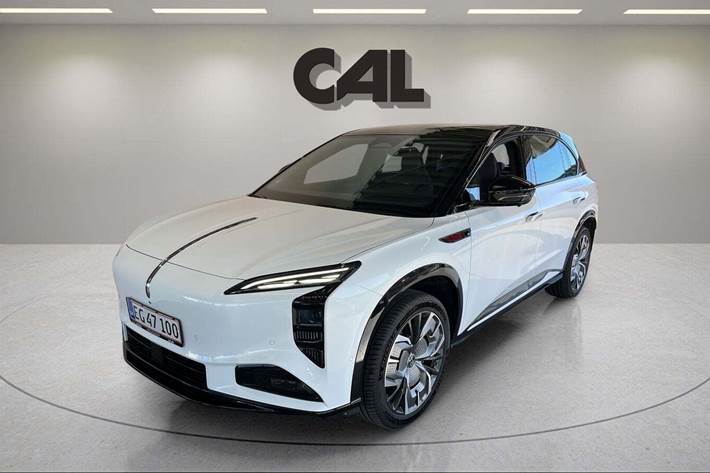 Hvid Hongqi EHS7 fra 2025 set udefra