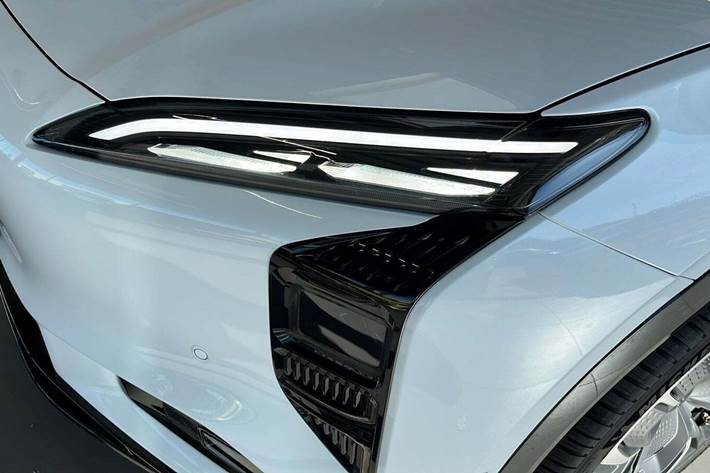 Hvid Hongqi EHS7 fra 2025