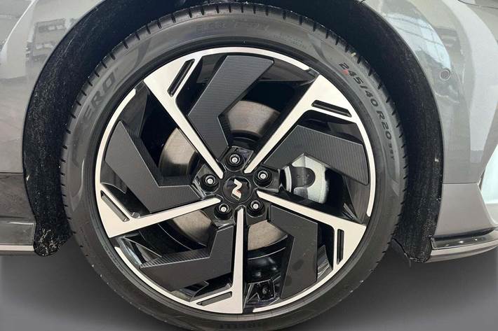 Grå Hyundai Ioniq 6 fra 2026