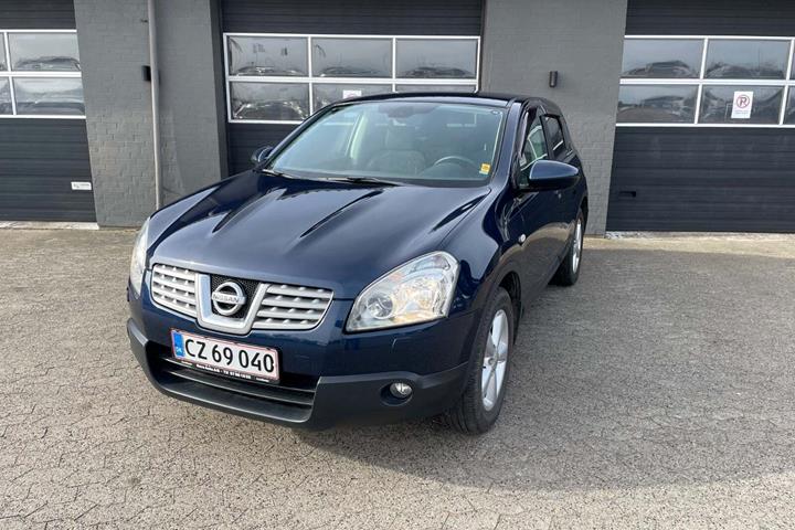 Blå Nissan Qashqai fra 2009 set udefra