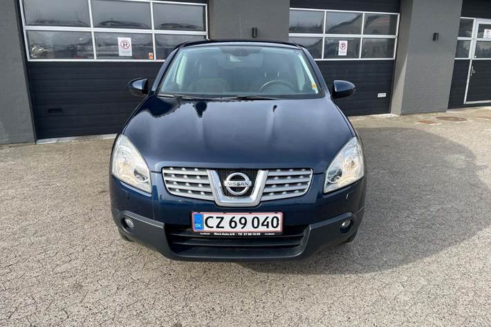 Blå Nissan Qashqai fra 2009