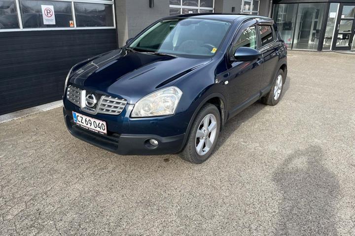 Blå Nissan Qashqai fra 2009
