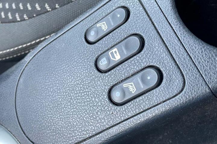 Blå Nissan Qashqai fra 2009