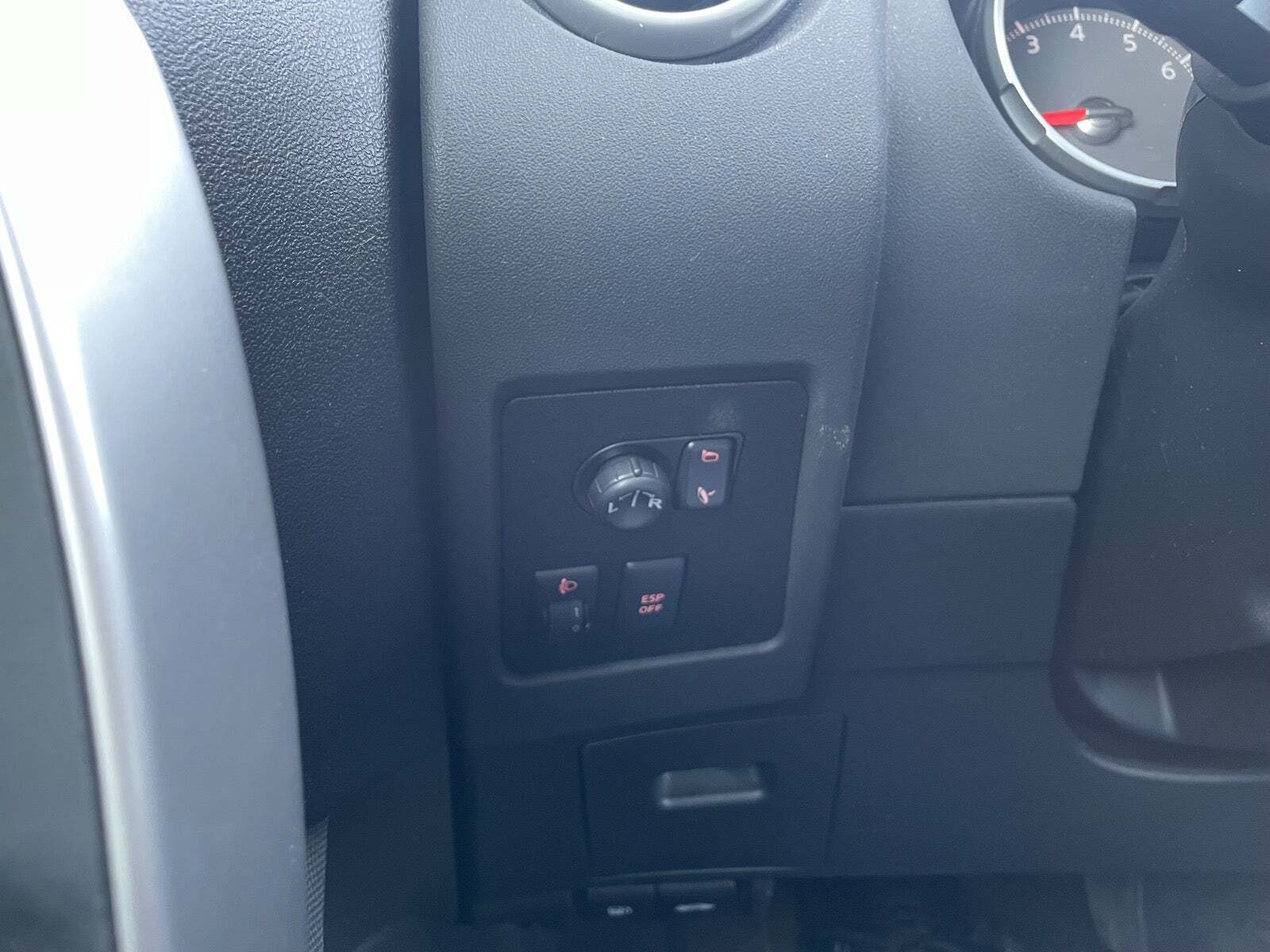 Blå Nissan Qashqai fra 2009
