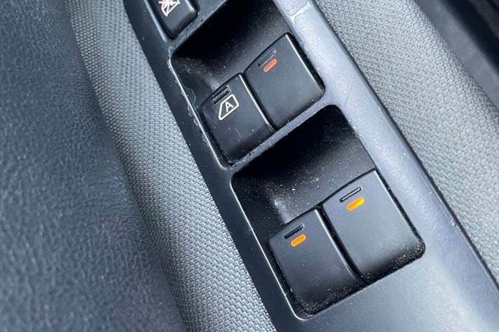 Blå Nissan Qashqai fra 2009