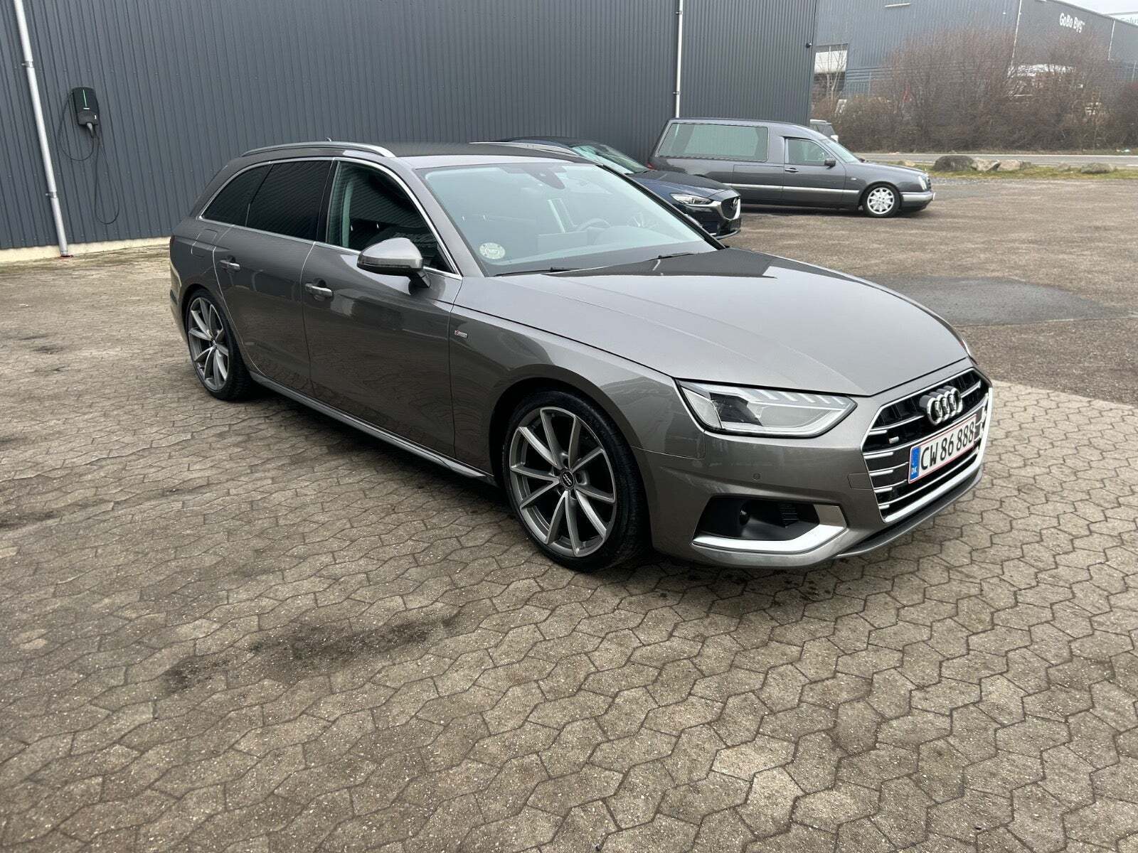 Grå Audi A4 fra 2020