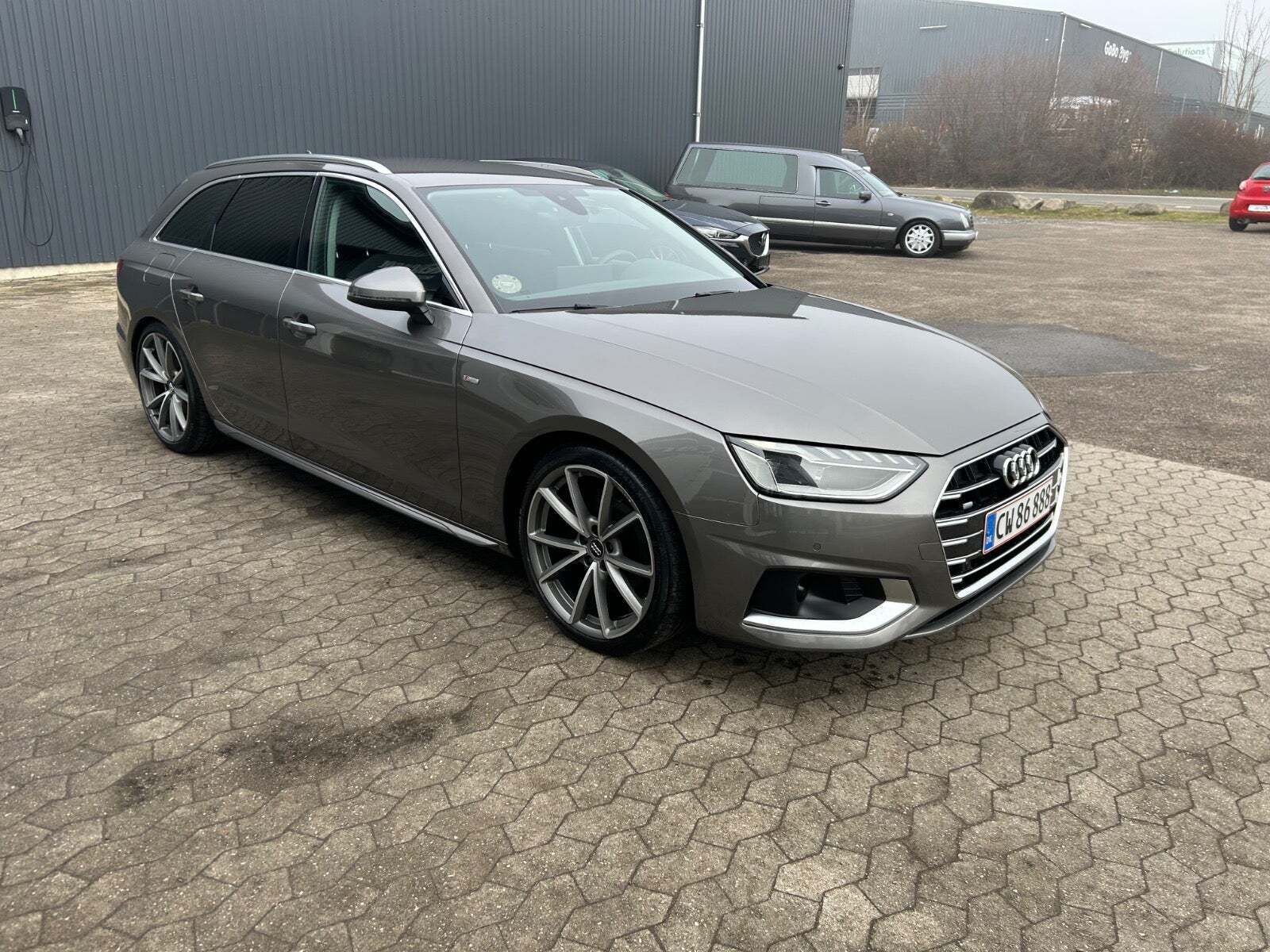 Grå Audi A4 fra 2020